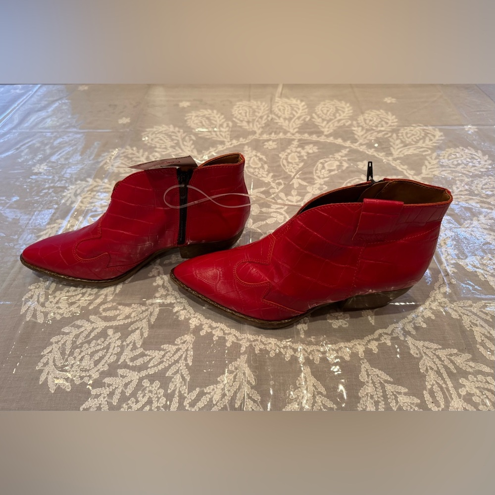 NWT GABRIELLA MADE IN ITALY RED LEATHER CROC EMBOSSED BOOTIES. SIZE: 38 - Picture 9 of 15